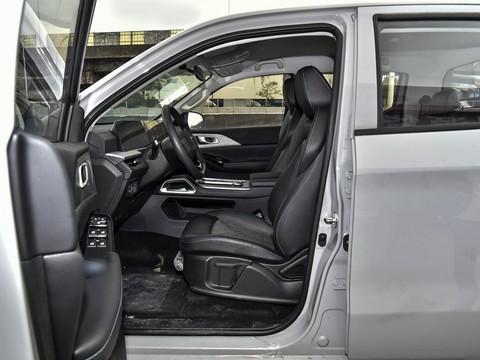Changan Hunter — China range-extender EV for export — photo 9