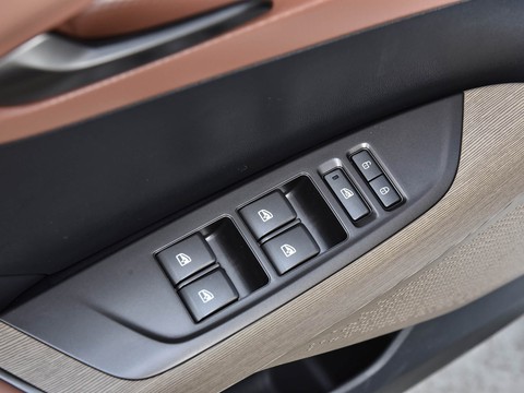 Changan Qiyuan A05 Classic — China plug-in hybrid EV for export — photo 13