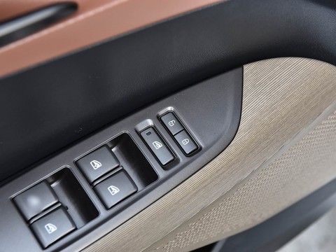 Changan Qiyuan A05 Classic — China plug-in hybrid EV for export — photo 14