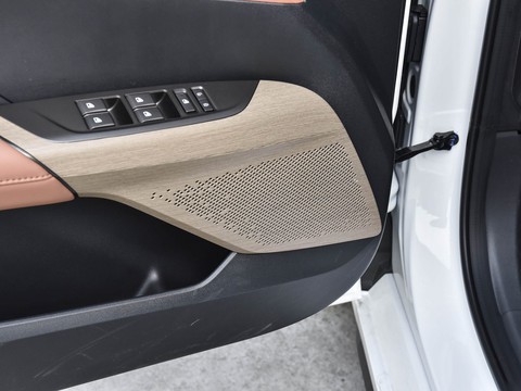 Changan Qiyuan A05 Classic — China plug-in hybrid EV for export — photo 16