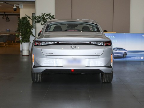 Changan Qiyuan A05 Classic — China plug-in hybrid EV for export — photo 6
