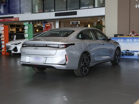 Changan Qiyuan A05 Classic — China plug-in hybrid EV for export — photo 7