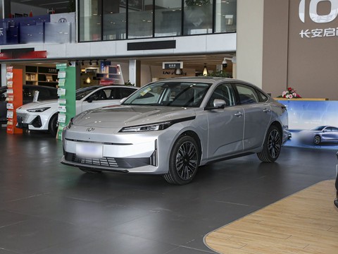 Changan Qiyuan A05 Classic — China plug-in hybrid EV for export