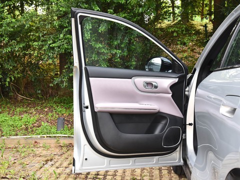 Changan Qiyuan Q05 — China plug-in hybrid EV for export — photo 12
