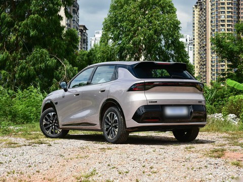 Changan Qiyuan Q05 — China plug-in hybrid EV for export — photo 5