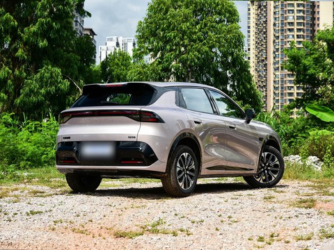 Changan Qiyuan Q05 — China plug-in hybrid EV for export — photo 7