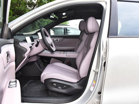 Changan Qiyuan Q05 — China plug-in hybrid EV for export — photo 9