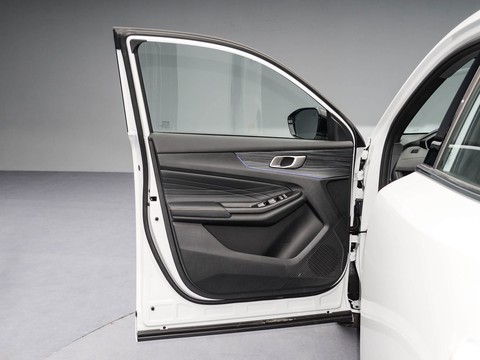 Changan Qiyuan Q05 Classic — China plug-in hybrid EV for export — photo 11