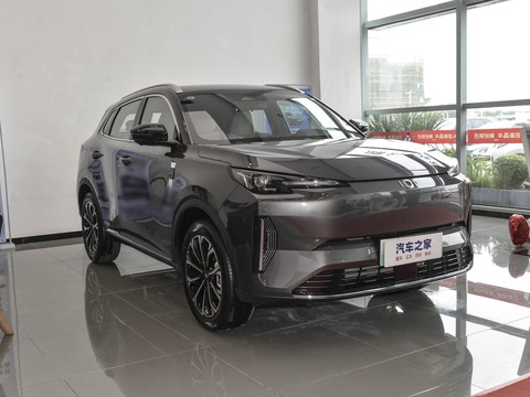 Changan Qiyuan Q05 Classic — China plug-in hybrid EV for export — photo 3