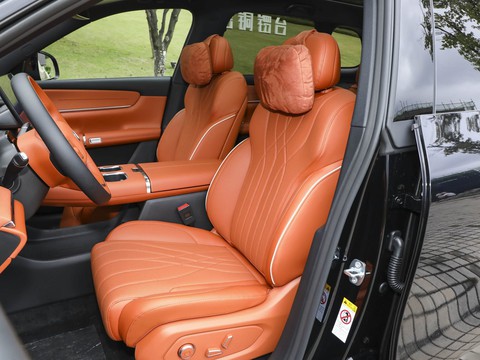 Changan Qiyuan Q07 — China plug-in hybrid EV for export — photo 10