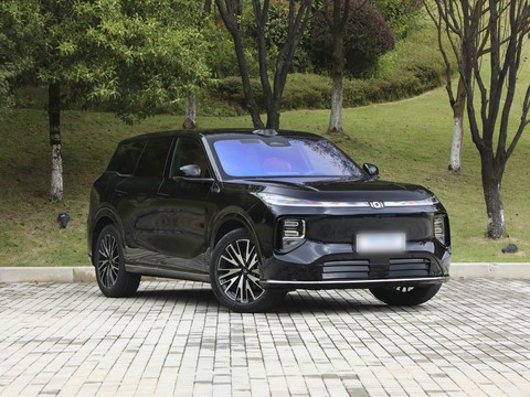 Changan Qiyuan Q07 — China plug-in hybrid EV for export — photo 3