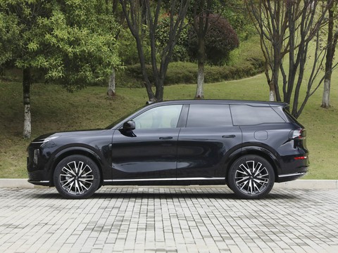 Changan Qiyuan Q07 — China plug-in hybrid EV for export — photo 4