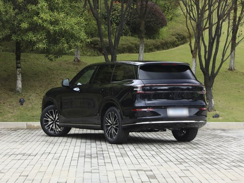 Changan Qiyuan Q07 — China plug-in hybrid EV for export — photo 5