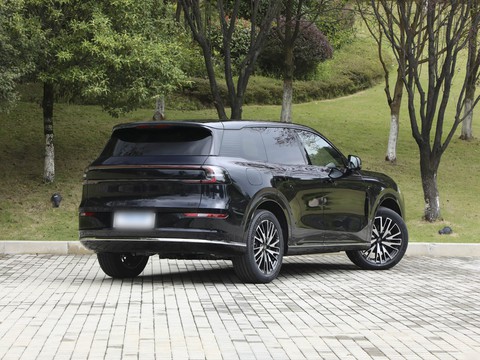 Changan Qiyuan Q07 — China plug-in hybrid EV for export — photo 7