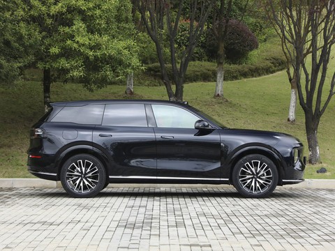 Changan Qiyuan Q07 — China plug-in hybrid EV for export — photo 8