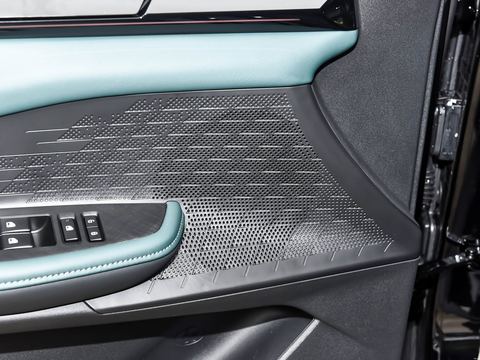 Changan UNI-V Zhi DianiDD — China electric EV for export — photo 16