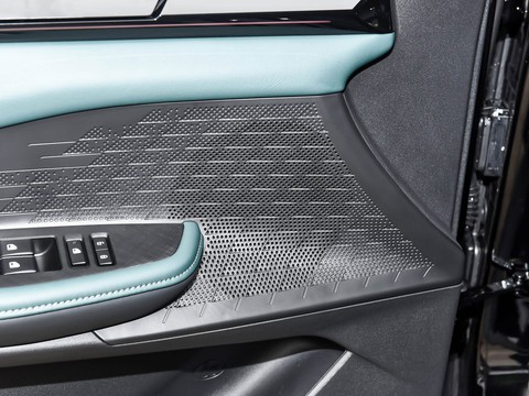 Changan UNI-V iDD — China plug-in hybrid EV for export — photo 16