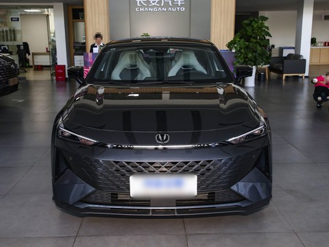 Changan UNI-V iDD — China plug-in hybrid EV for export — photo 2