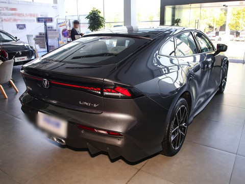 Changan UNI-V iDD — China plug-in hybrid EV for export — photo 6