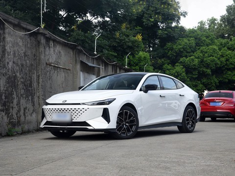 Changan UNI-V iDD — China plug-in hybrid EV for export — photo 8