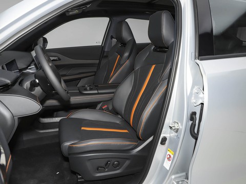 Changan UNI-Z — China plug-in hybrid EV for export — photo 10
