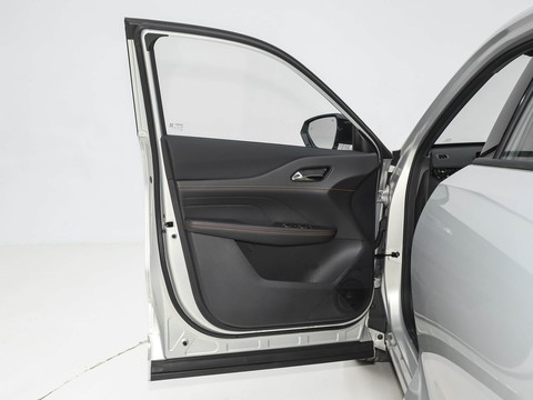 Changan UNI-Z — China plug-in hybrid EV for export — photo 11
