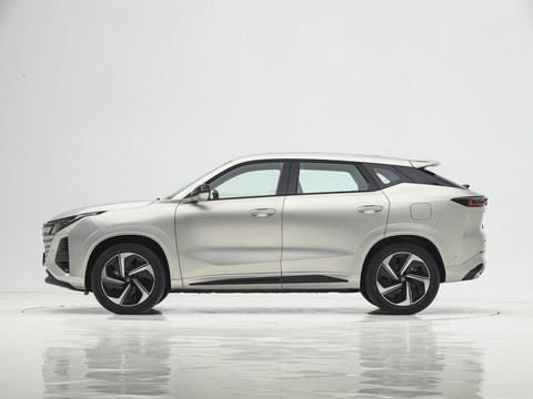 Changan UNI-Z — China plug-in hybrid EV for export — photo 4