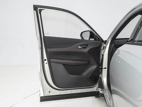 Changan UNI-ZXin Neng Yuan — China electric EV for export — photo 11