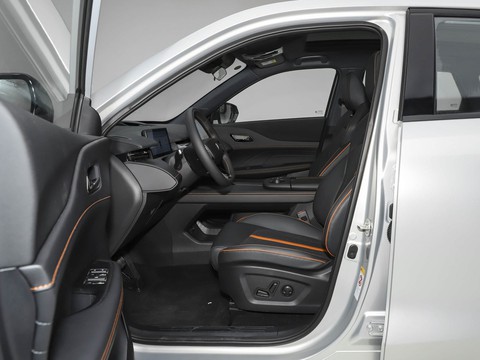 Changan UNI-Z iDD — China plug-in hybrid EV for export — photo 9