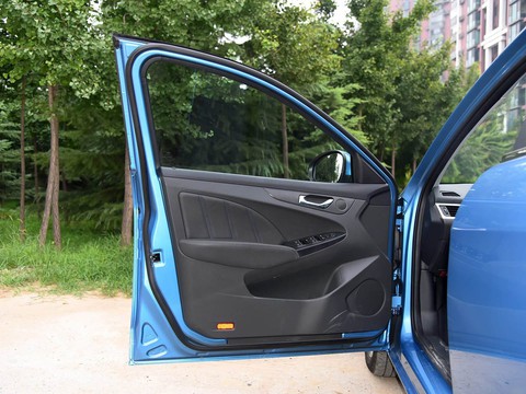 Chery Arrizo 7e — China plug-in hybrid EV for export — photo 13