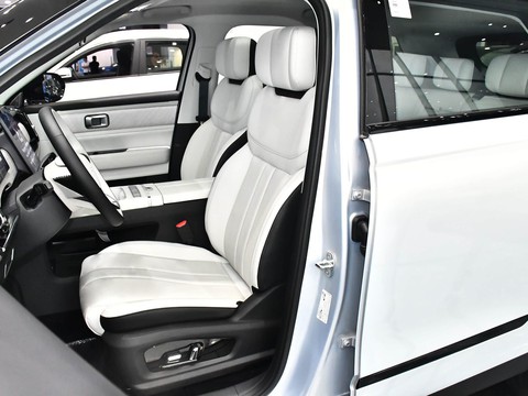 Chery Explore 06 C-DM — China plug-in hybrid EV for export — photo 10