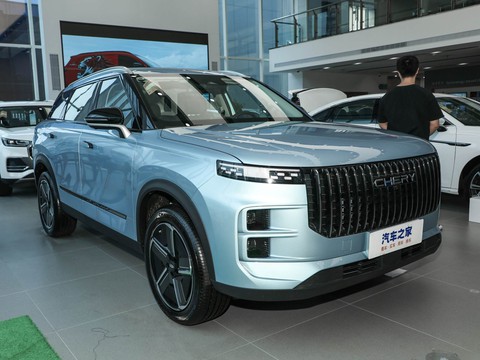 Chery Explore 06 C-DM — China plug-in hybrid EV for export — photo 3