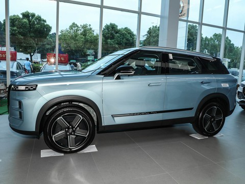 Chery Explore 06 C-DM — China plug-in hybrid EV for export — photo 4