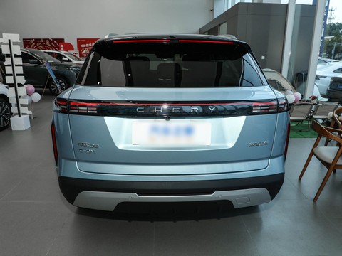 Chery Explore 06 C-DM — China plug-in hybrid EV for export — photo 6