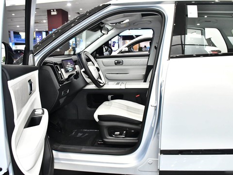 Chery Explore 06 C-DM — China plug-in hybrid EV for export — photo 9
