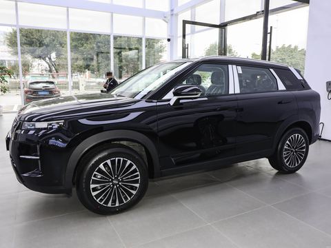 Chery Tiggo7 C-DM — China electric EV for export — photo 4