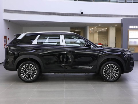 Chery Tiggo 7 C-DM — China plug-in hybrid EV for export — photo 8