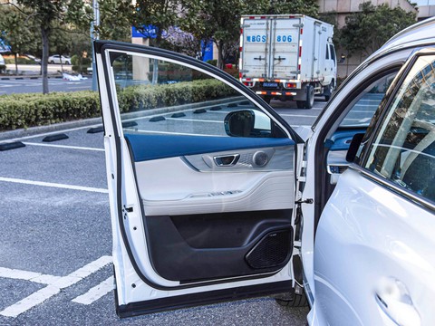 Chery Tiggo 7 Plus PHEV — China plug-in hybrid EV for export — photo 11
