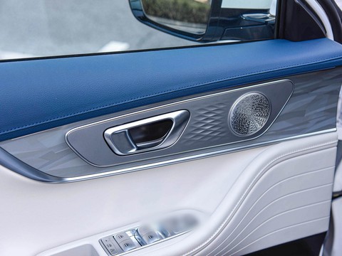 Chery Tiggo 7 Plus PHEV — China plug-in hybrid EV for export — photo 12