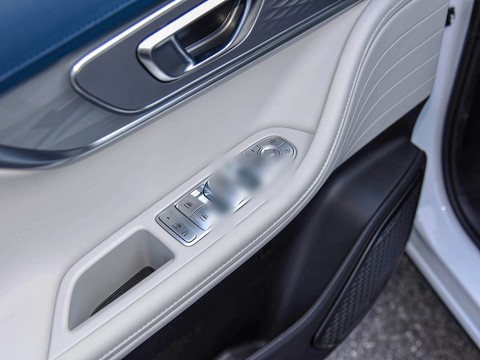 Chery Tiggo 7 Plus PHEV — China plug-in hybrid EV for export — photo 13