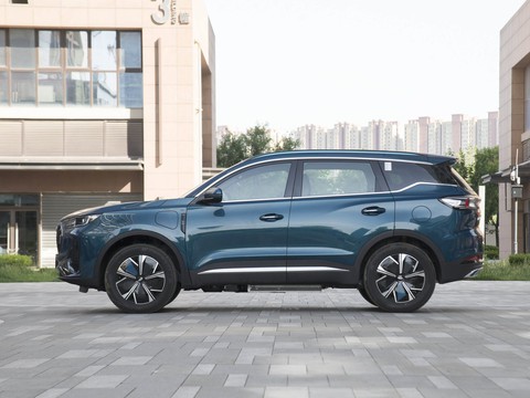 Chery Tiggo 7 Plus PHEV — China plug-in hybrid EV for export — photo 4