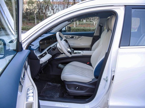 Chery Tiggo 7 Plus PHEV — China plug-in hybrid EV for export — photo 9