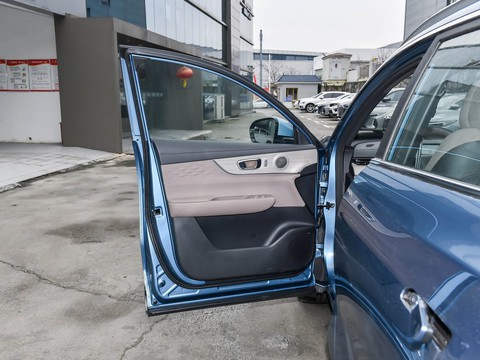 Chery Tiggo 8 Plus C-DM — China plug-in hybrid EV for export — photo 12