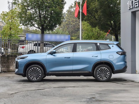 Chery Tiggo 8 Plus C-DM — China plug-in hybrid EV for export — photo 4
