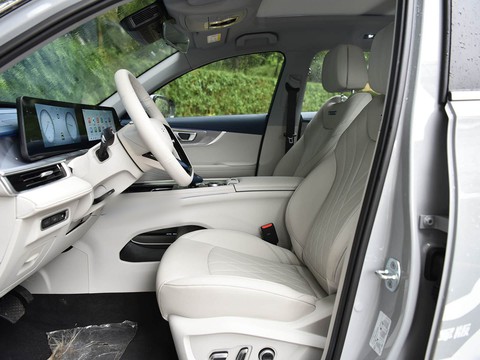 Chery Tiggo 8 Pro PHEV — China plug-in hybrid EV for export — photo 11