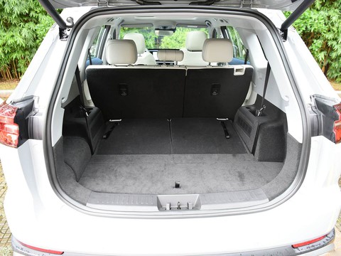 Chery Tiggo 8 Pro PHEV — China plug-in hybrid EV for export — photo 13