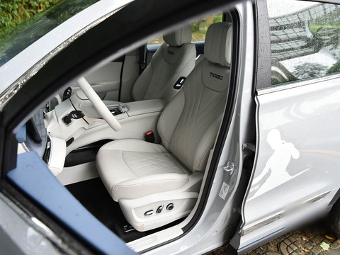 Chery Tiggo 8 Pro PHEV — China plug-in hybrid EV for export — photo 15