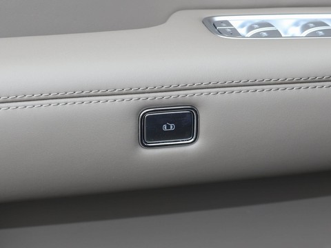 Denza D9 — China electric EV for export — photo 13