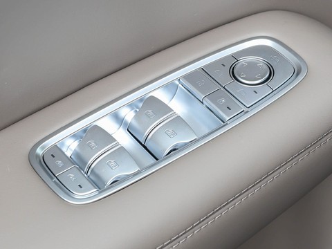 Denza D9 — China electric EV for export — photo 14