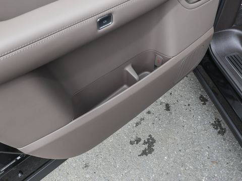 Denza Teng ShiD9 — China electric EV for export — photo 15